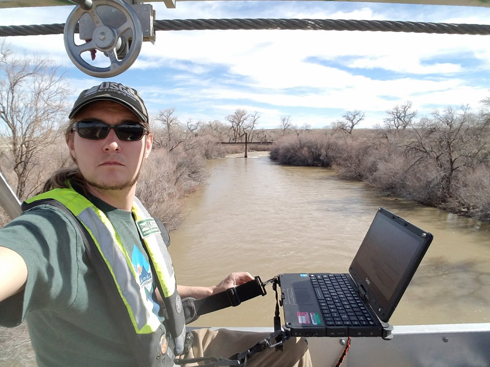Acquiring discharge data from a cableway during high water